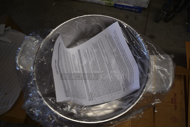 BRAND NEW! Winco Stainless Steel Stock Pot w/ Lid. - Image 4 of 5