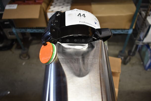 BRAND NEW SCRATCH AND DENT! Winware AP-822 Stainless Steel Commercial Air Pot. - Image 6 of 7