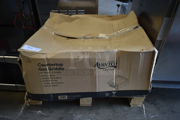 BRAND NEW IN BOX! Avantco 177CAG24MG Stainless Steel Commercial Countertop Gas Powered Flat Top Griddle. 60,000 BTU. Stock Picture Used as Gallery. Tested and Working! - Image 2 of 11