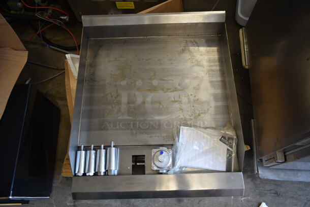BRAND NEW IN BOX! Avantco 177CAG24MG Stainless Steel Commercial Countertop Gas Powered Flat Top Griddle. 60,000 BTU. Stock Picture Used as Gallery. Tested and Working! - Image 7 of 11