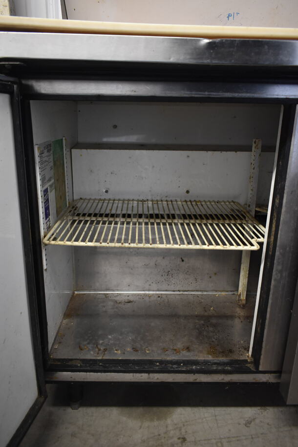 True TSSU-48-10 Stainless Steel Commercial Sandwich Salad Prep Table Bain Marie Mega Top. 115 Volts, 1 Phase. Tested and Powers On But Does Not Get Cold - Image 4 of 8