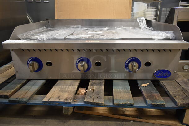 BRAND NEW SCRATCH AND DENT! 2022 Globe GG36G Stainless Steel Commercial Countertop Natural Gas Powered Flat Top Griddle. 90,000 BTU. Tested and Working! - Image 2 of 4