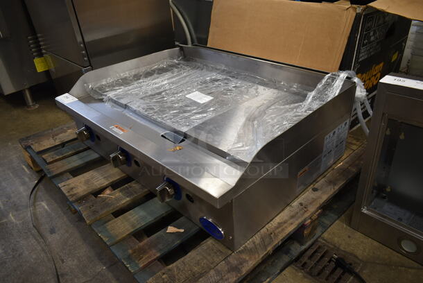BRAND NEW SCRATCH AND DENT! 2022 Globe GG36G Stainless Steel Commercial Countertop Natural Gas Powered Flat Top Griddle. 90,000 BTU. Tested and Working! - Image 3 of 4