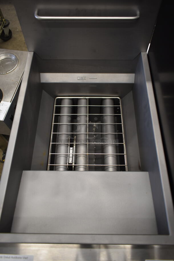 BRAND NEW SCRATCH AND DENT! 2022 Avantco FF300-N Stainless Steel Commercial Floor Style Natural Gas Powered Deep Fat Fryer w/ 2 Metal Fry Baskets. 90,000 BTU. - Image 4 of 7