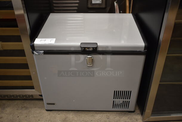 BRAND NEW SCRATCH AND DENT! Whynter FM-45G Metal Commercial 45 Quart Portable Fridge/Freezer Chest. 115 Volts, 1 Phase. Tested and Working! - Image 1 of 7