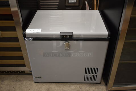 BRAND NEW SCRATCH AND DENT! Whynter FM-45G Metal Commercial 45 Quart Portable Fridge/Freezer Chest. 115 Volts, 1 Phase. Tested and Working!