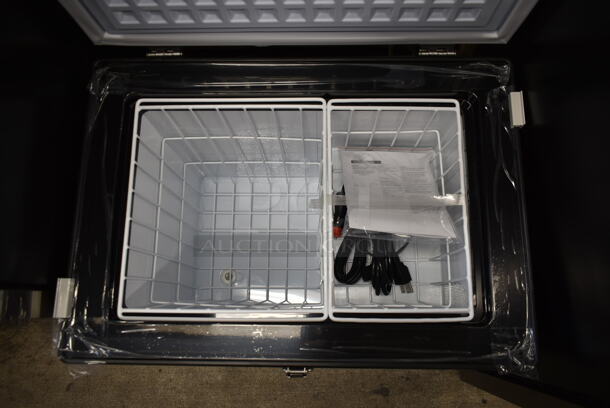 BRAND NEW SCRATCH AND DENT! Whynter FM-45G Metal Commercial 45 Quart Portable Fridge/Freezer Chest. 115 Volts, 1 Phase. Tested and Working! - Image 4 of 7