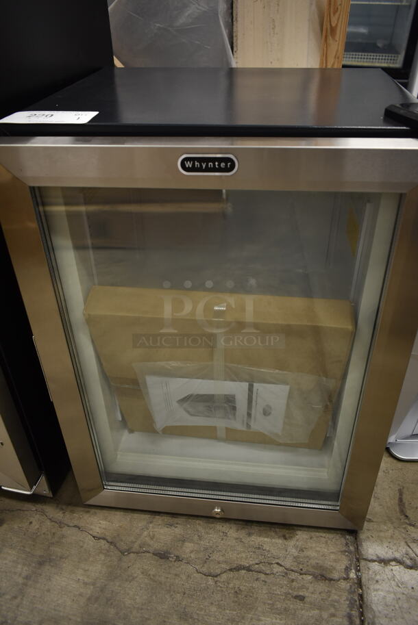 BRAND NEW SCRATCH AND DENT! Whynter CDF-177SB Stainless Steel Single Door Mini Cooler Merchandiser. 110-120 Volts, 1 Phase. Tested and Working! - Image 3 of 6