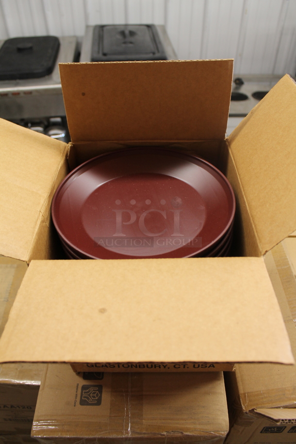 Box of 12 BRAND NEW! Carlisle Dinex Poly Cranberry Insulated Base Platters. - Image 4 of 4