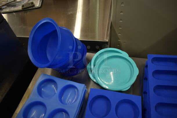 ALL ONE MONEY! Lot of Various Items Including Pan Liners and Moulds. - Image 4 of 7