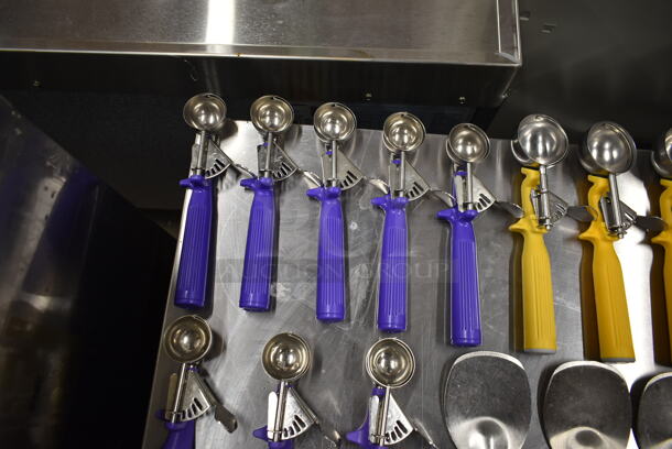 ALL ONE MONEY! Lot of Various Utensils Including Scoopers and Spades - Image 3 of 8