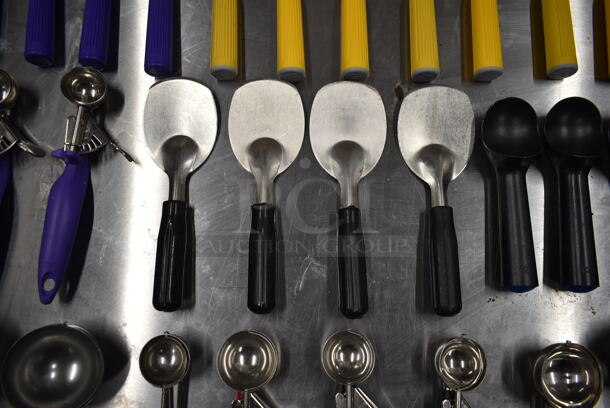 ALL ONE MONEY! Lot of Various Utensils Including Scoopers and Spades - Image 5 of 8