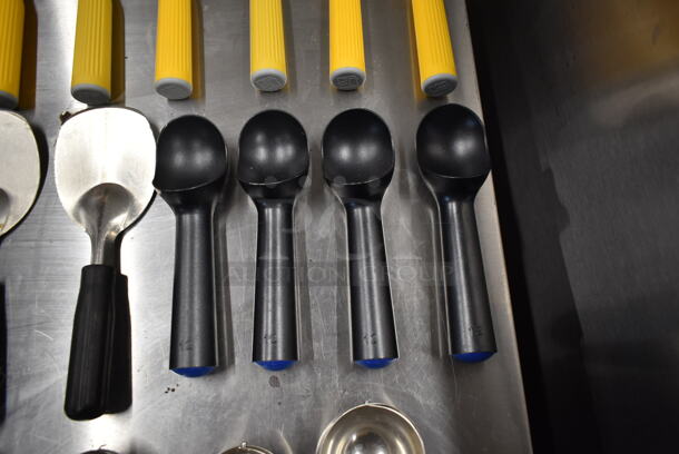 ALL ONE MONEY! Lot of Various Utensils Including Scoopers and Spades - Image 6 of 8