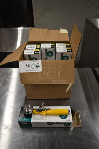 7 BRAND NEW IN BOX! Vollrath Stainless Steel Dishers. 7 Times Your Bid!
