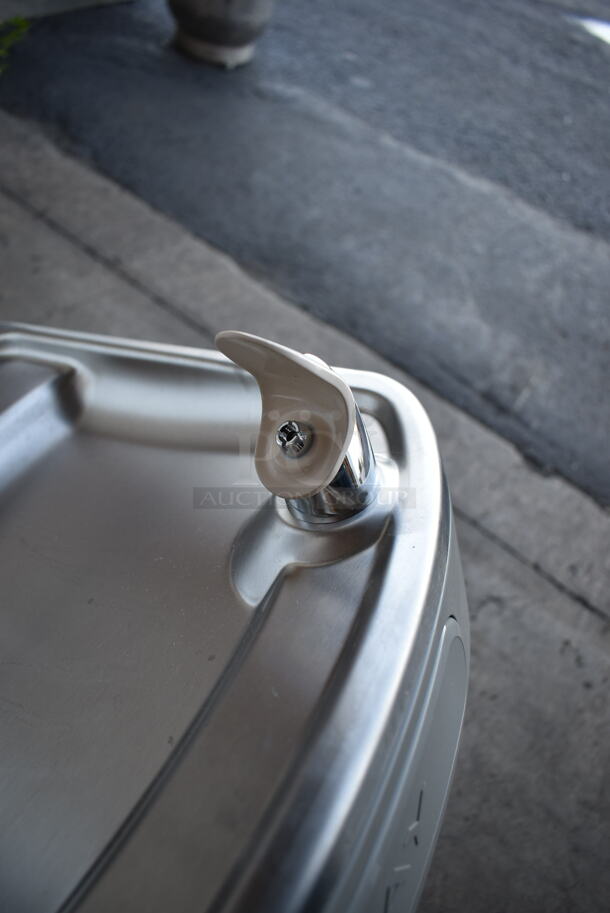 BRAND NEW SCRATCH AND DENT! Elkay Metal Wall Mount Water Fountain. 115 Volts, 1 Phase. - Image 6 of 6