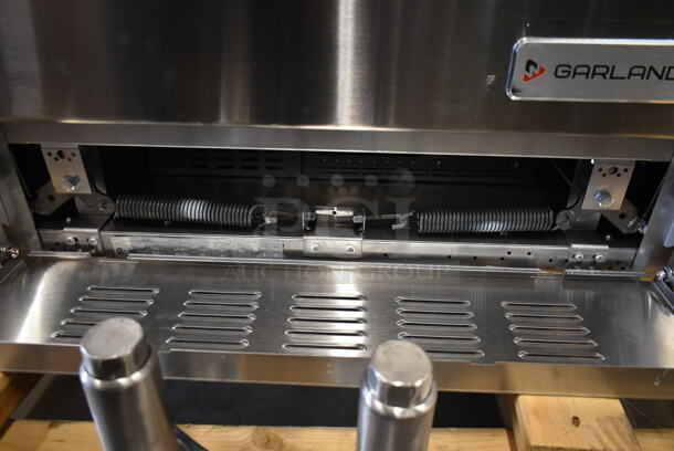 BRAND NEW SCRATCH AND DENT! 2023 Garland S6SS Stainless Steel Commercial Electric Powered 6 Burner Range w/ Oven. 240 Volts, 3/1 Phase. - Image 6 of 7