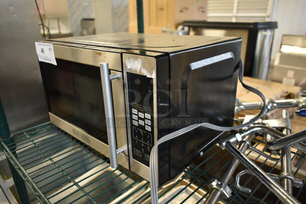 2022 Black & Decker EM720CPN-PMB Countertop Microwave Oven w/ Plate. 120 Volts, 1 Phase. - Image 2 of 5