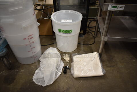 Toddy White/Clear Poly Cold Brew Coffee System.