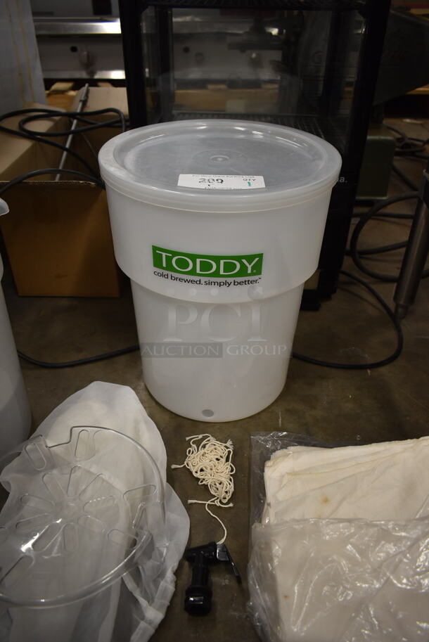 Toddy White/Clear Poly Cold Brew Coffee System. - Image 3 of 6