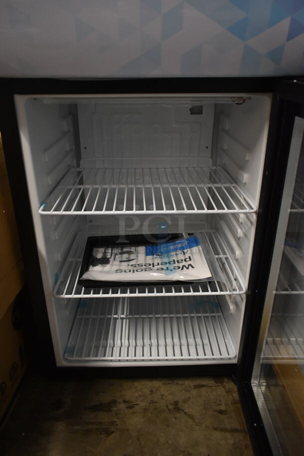 BRAND NEW SCRATCH AND DENT! Avantco 360SC40 Metal Commercial Mini Cooler Merchandiser w/ Poly Coated Racks. Tested and Working! - Image 4 of 6