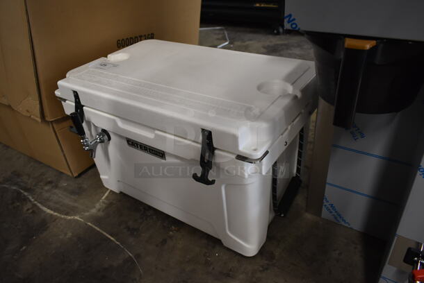 BRAND NEW SCRATCH AND DENT! CaterGator JB45WH White 1 Faucet 47 Qt. Insulated Jockey Box with 69 ft. Coil - Image 2 of 7