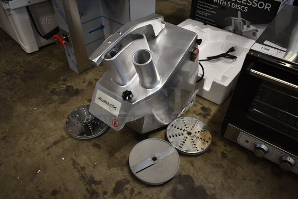BRAND NEW SCRATCH AND DENT! AvaMix 177CFP5D Stainless Steel Commercial Countertop Food Processor w/ 2 Slicing and 3 Grating Blades. 120 Volts, 1 Phase. Tested and Working! - Image 3 of 7