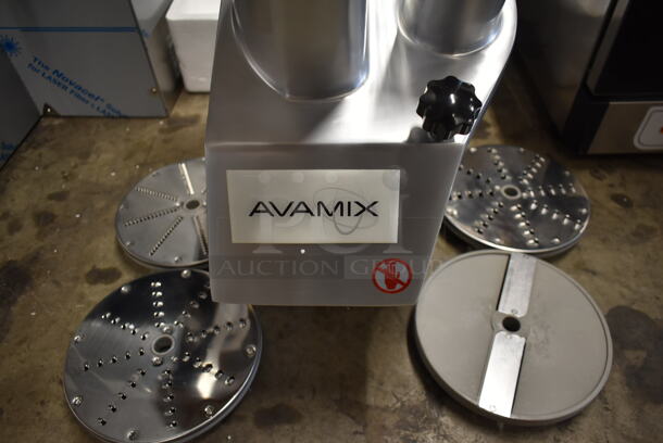 BRAND NEW SCRATCH AND DENT! AvaMix 177CFP5D Stainless Steel Commercial Countertop Food Processor w/ 2 Slicing and 3 Grating Blades. 120 Volts, 1 Phase. Tested and Working! - Image 4 of 7