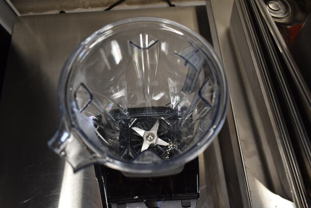 BRAND NEW SCRATCH AND DENT! 2023 Vita-Mix VM0101 Metal Commercial Countertop Blender. 120 Volts, 1 Phase. Tested and Working! - Image 5 of 9