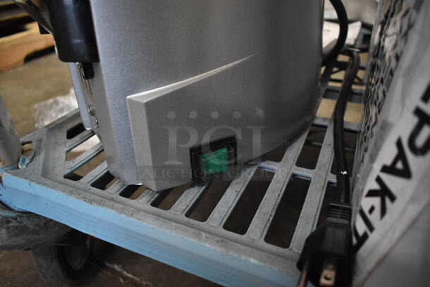 BRAND NEW SCRATCH AND DENT! Casadio ENEA OD NF Stainless Steel Commercial Countertop Espresso Bean Grinder. 115-120 Volts, 1 Phase. Tested and Working! - Image 5 of 8