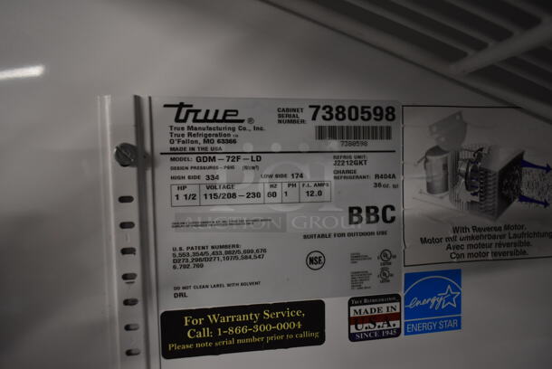 2012 True GDM-72F-LD ENERGY STAR Metal Commercial 3 Door Reach In Freezer Merchandiser w/ Poly Coated Racks on Commercial Casters. 115/208-230 Volts, 1 Phase. - Image 6 of 8