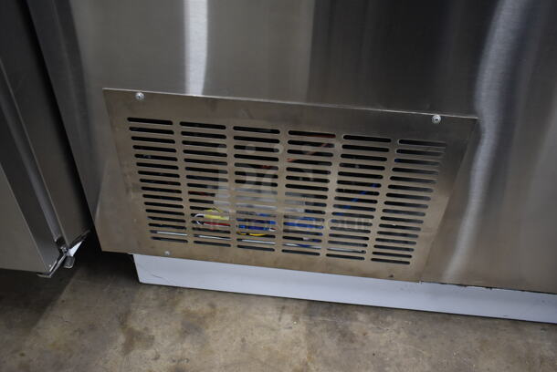 BRAND NEW SCRATCH AND DENT! Avantco Stainless Steel Commercial Ice Cream Dipping Cabinet w/ Poly Bucket Collars. 115 Volts, 1 Phase. Tested and Working! - Image 3 of 6
