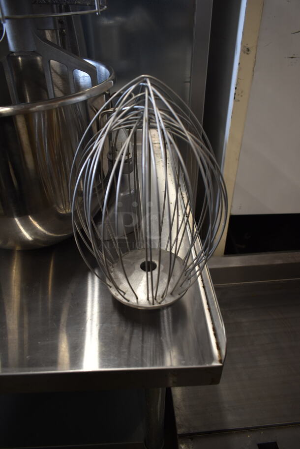 Hobart Legacy HL200 Metal Commercial Countertop 20 Quart Planetary Dough Mixer w/ Stainless Steel Mixing Bowl, Bowl Guard, Paddle and Whisk Attachments. 100-120 Volts, 1 Phase. Tested and Working! - Image 2 of 9