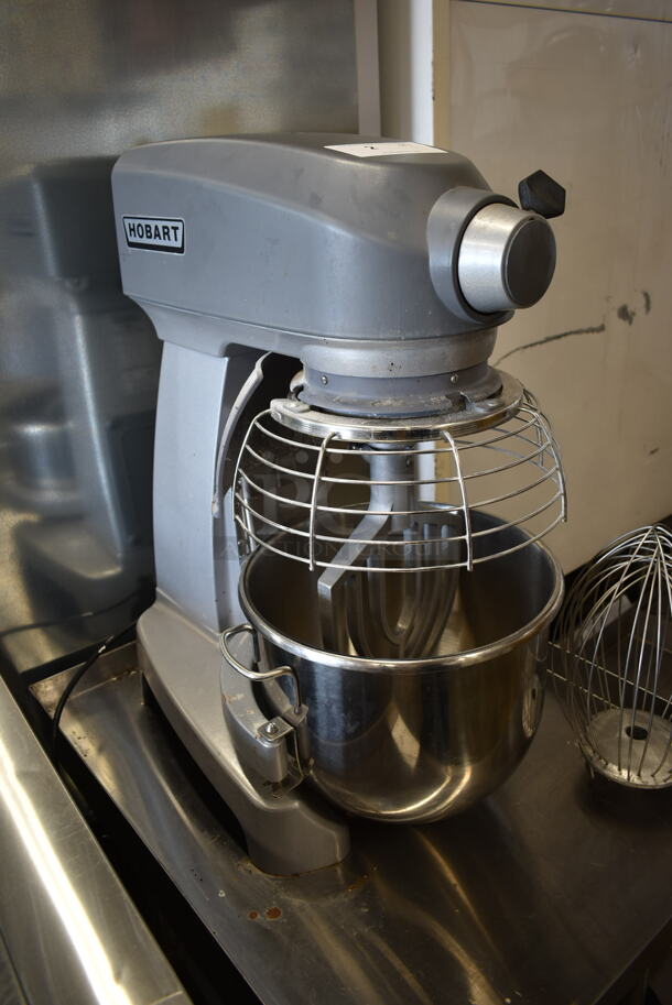 Hobart Legacy HL200 Metal Commercial Countertop 20 Quart Planetary Dough Mixer w/ Stainless Steel Mixing Bowl, Bowl Guard, Paddle and Whisk Attachments. 100-120 Volts, 1 Phase. Tested and Working! - Image 4 of 9