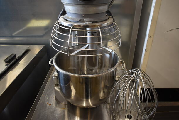 Hobart Legacy HL200 Metal Commercial Countertop 20 Quart Planetary Dough Mixer w/ Stainless Steel Mixing Bowl, Bowl Guard, Paddle and Whisk Attachments. 100-120 Volts, 1 Phase. Tested and Working! - Image 6 of 9