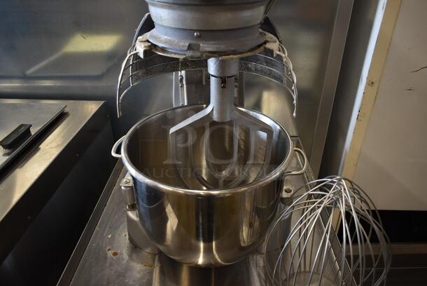 Hobart Legacy HL200 Metal Commercial Countertop 20 Quart Planetary Dough Mixer w/ Stainless Steel Mixing Bowl, Bowl Guard, Paddle and Whisk Attachments. 100-120 Volts, 1 Phase. Tested and Working! - Image 7 of 9