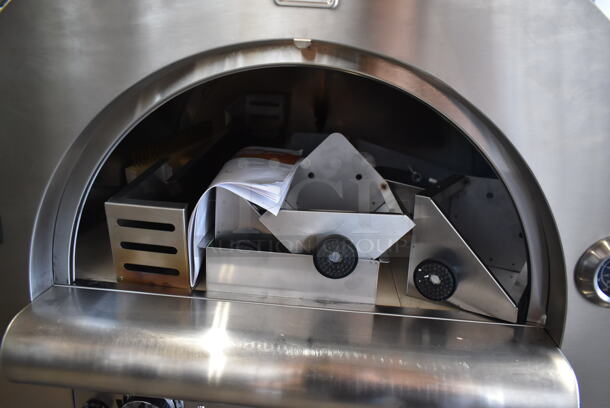 BRAND NEW SCRATCH AND DENT! Backyard Pro Stainless Steel Commercial Wood Fired Il Forno Pizza Oven on Stand w/ Commercial Casters. Tested and Working! - Image 7 of 9