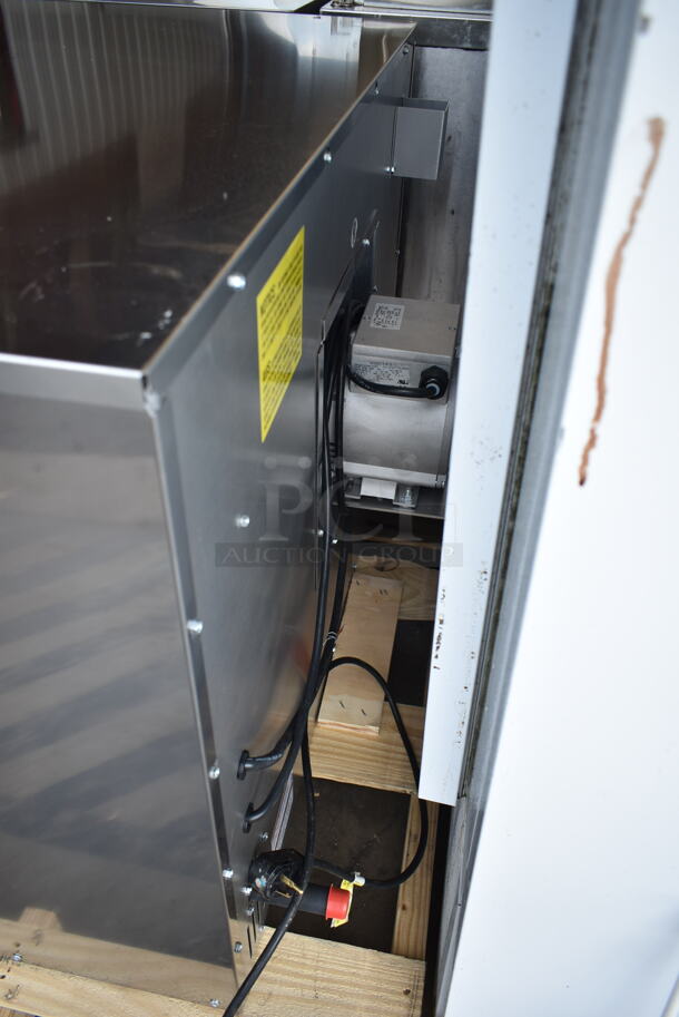 BRAND NEW SCRATCH AND DENT! Vulcan VC5GD-21D1Z Stainless Steel Commercial Propane Gas Powered Full Size Convection Oven w/ View Through Doors, Metal Oven Racks and Thermostatic Controls. Tested and Working! - Image 8 of 8