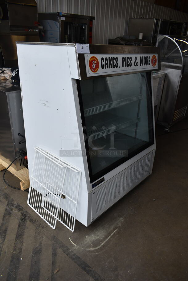 Master-Bilt FIP-40 Metal Commercial Deli Display Case Merchandiser. 115/208-230 Volts, 1 Phase. Tested and Powers On But Does Not Get Cold - Image 2 of 7