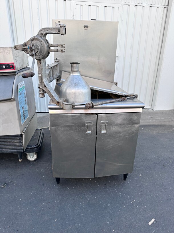 Working Mercury Commercial Donut Fryer With Filtration System - Image 1 of 7