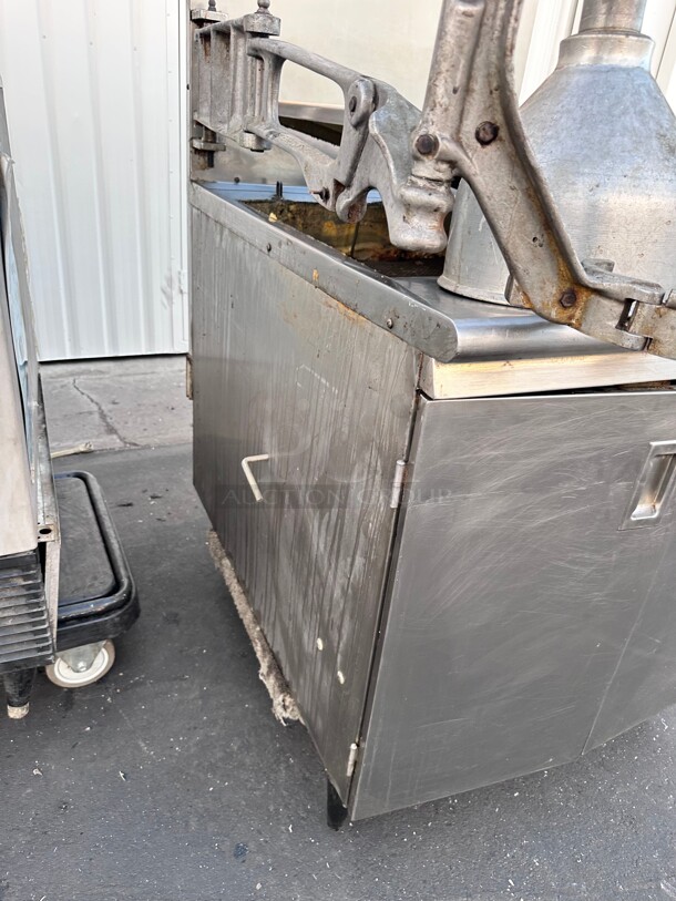 Working Mercury Commercial Donut Fryer With Filtration System - Image 4 of 7