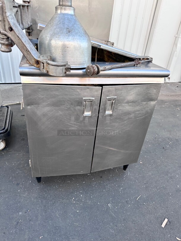 Working Mercury Commercial Donut Fryer With Filtration System - Image 5 of 7