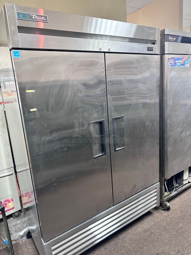 New True T-49F-HC 54 inch Two Section Reach In Freezer, (2) Solid Doors, 115v  - Image 2 of 7
