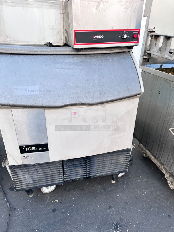 Ice-O-Matic ICEU300HA1 30 inch W Half Cube Undercounter Ice Machine - 309 lbs/day, Air Cooled  - Image 3 of 4