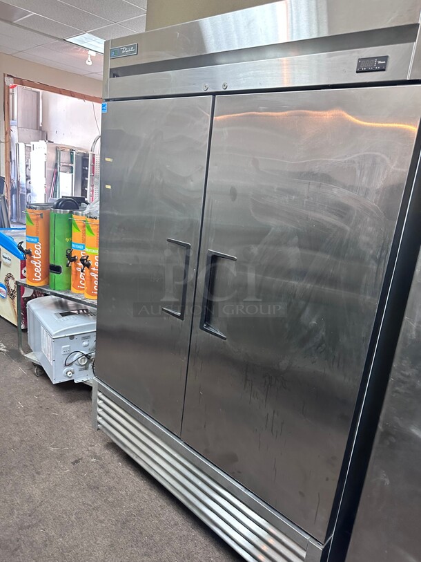 New True T-49F-HC 54 inch Two Section Reach In Freezer, (2) Solid Doors, 115v  - Image 6 of 7