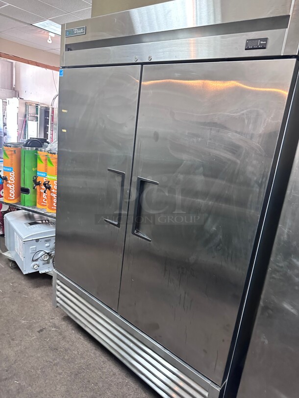 New True T-49F-HC 54 inch Two Section Reach In Freezer, (2) Solid Doors, 115v  - Image 7 of 7