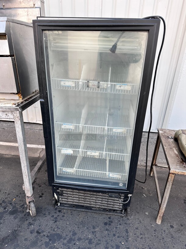 Display Freezer! True GDM-10F 24 inch One Section Display Freezer w/ Swing Door , Black, 115v - Image 3 of 7
