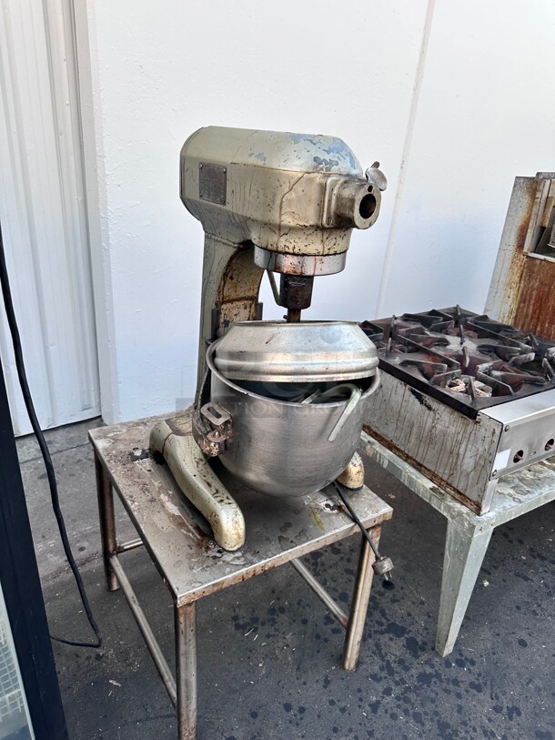 Hobart 20 Qt Commercial Dough Mixer 115 Volt Tested and Working - Image 1 of 8