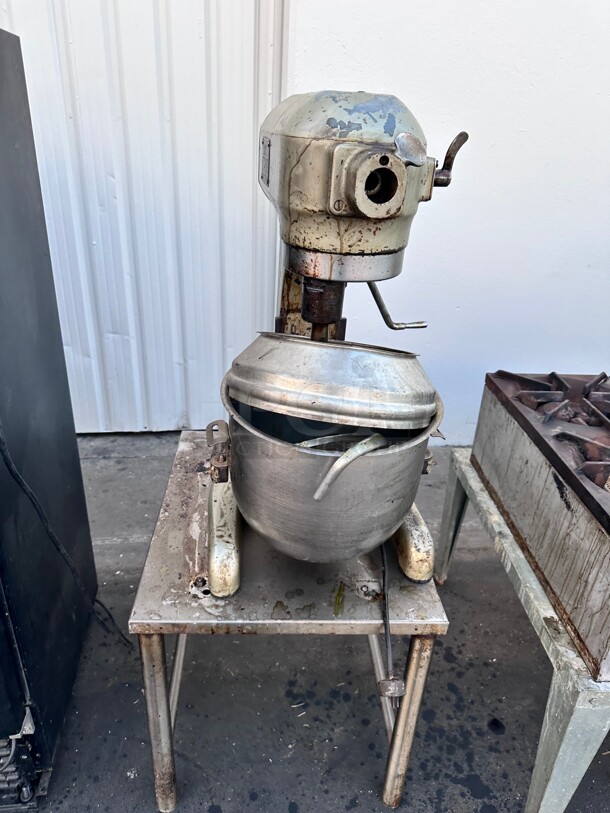 Hobart 20 Qt Commercial Dough Mixer 115 Volt Tested and Working - Image 2 of 8