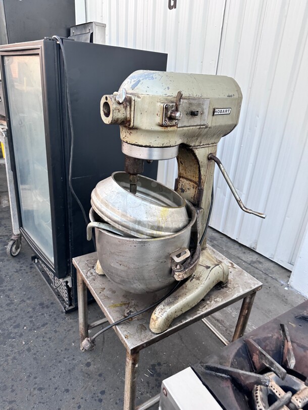 Hobart 20 Qt Commercial Dough Mixer 115 Volt Tested and Working - Image 4 of 8