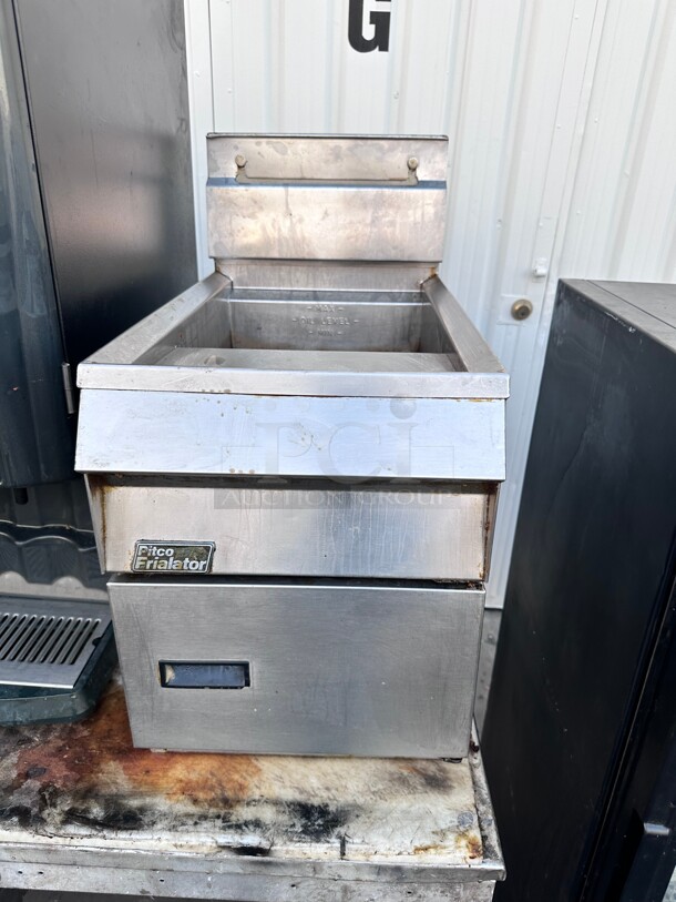 Counter Top! Pitco SGC-S Countertop Gas Fryer - (1) 35 lb Vat, Natural Gas Working  - Image 2 of 6